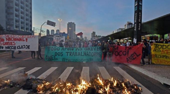 Brazil Subway Workers Suspend Strike