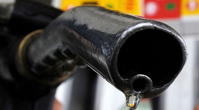 Oil prices dip as gloom gathers over global economy
