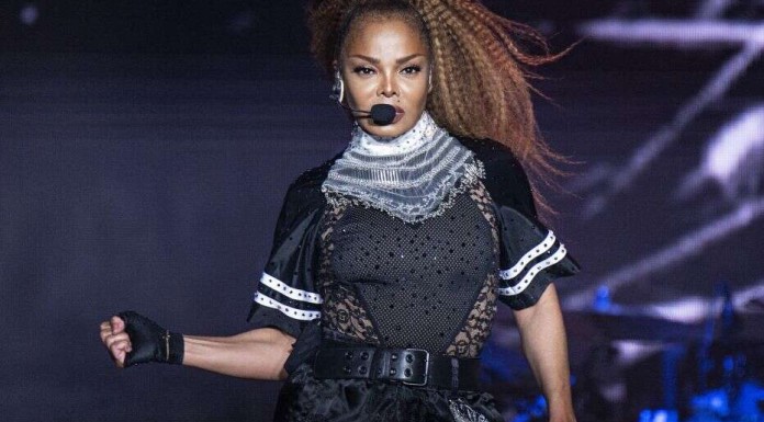 Fans accuse Janet Jackson of lip-syncing at concert