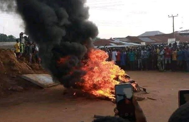 Angry Mob Sets Suspected Armed Robber Ablaze in Ibadan