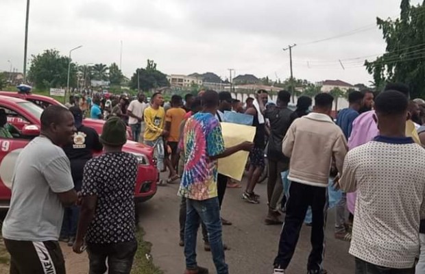 Tension in Osogbo as Youths Protest EFCC Raid