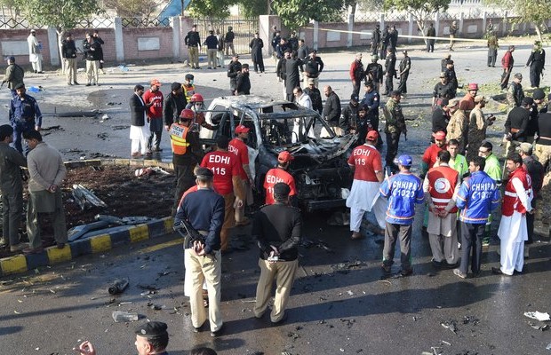 Pakistani police officer killed in suicide attack