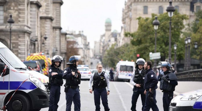 Four police officers killed in Paris knife attack