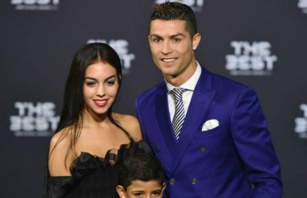 Ronaldo shares rare photo with girlfriend