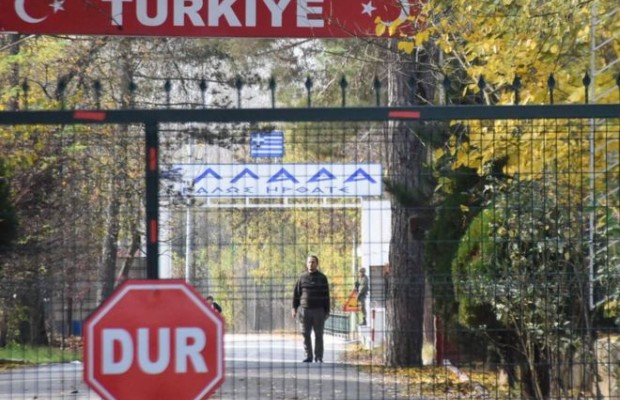 American I.S suspect 'stranded on Turkey border'